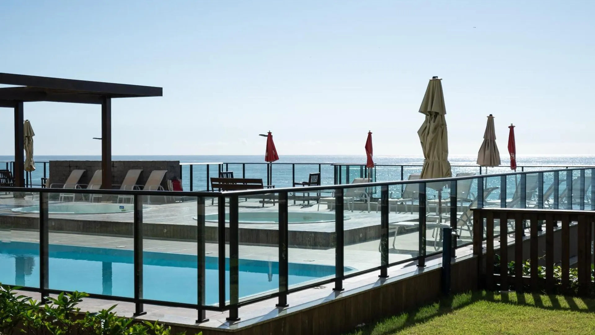 Apto Completo Com Vista Mar Pe Na Areia Em Barra Velha Em Condominio Resort Com Spa, Piscina, Quadra De Futebol, Sala De Jogos, Brinquedoteca, Complexo Com Diversos Comercios